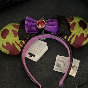 Snow White poison apple Disney ears